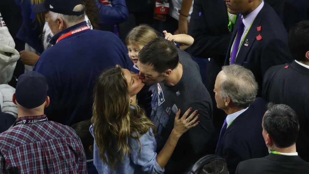 tom brady beso