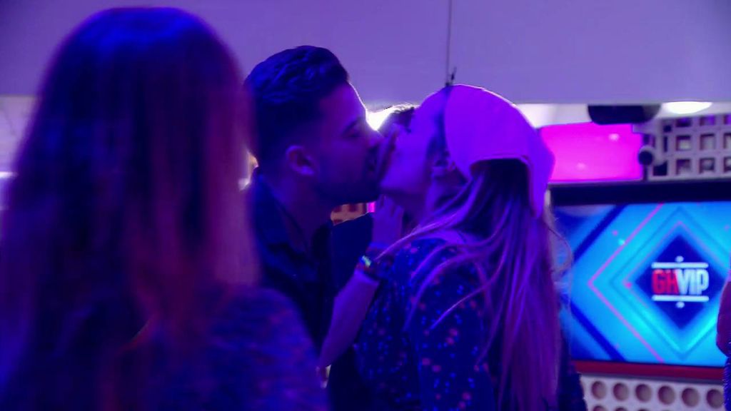 ¿Se están besando los concursantes de 'GH VIP'?