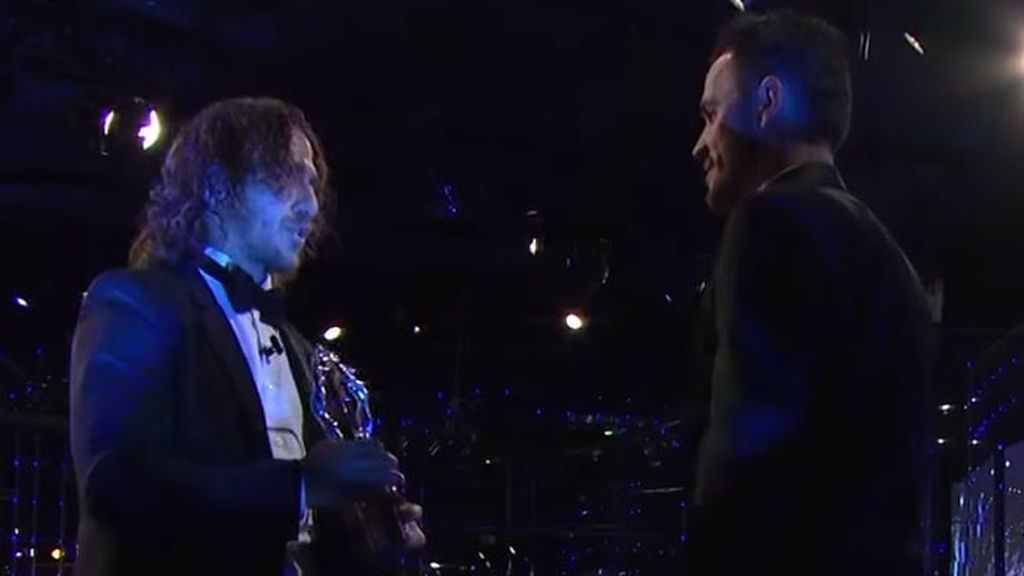 Puyol entrega al Barcelona Premio Laureus