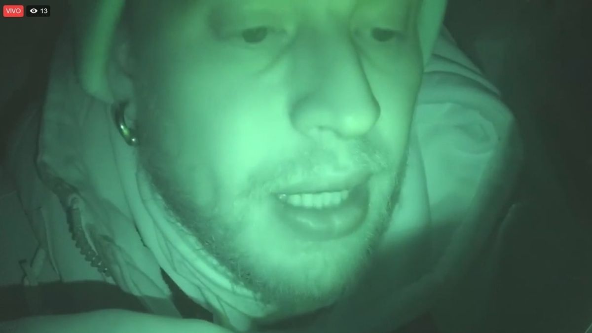 El videobloguero ruso que se entierra durante 24 horas y lo retransmite en directo El videobloguero ruso que se entierra durante 24 horas y lo retransmite en directo