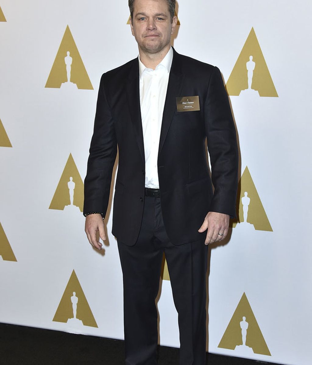 Matt Damon se decantó por la sencillez: traje negro y camisa blanca