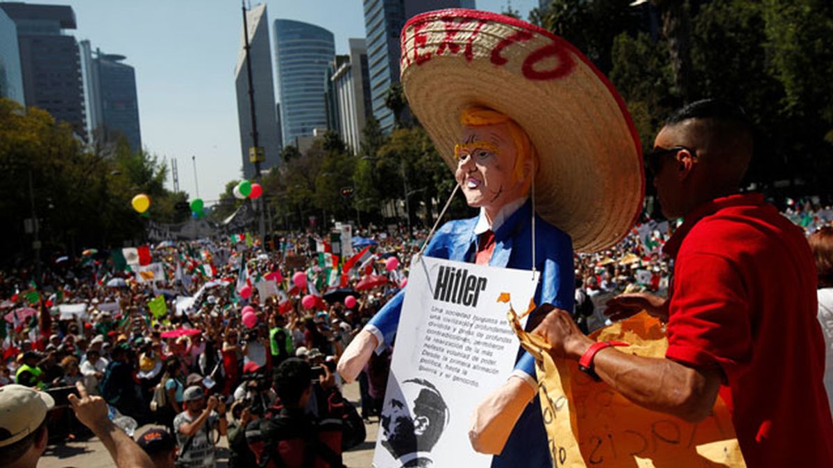 Miles de manifestantes protestan en México contra Trump y Peña Nieto