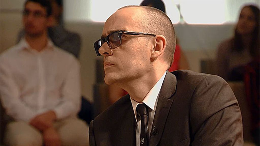 El presentador monta en cólera ante los ataques al sacerdote