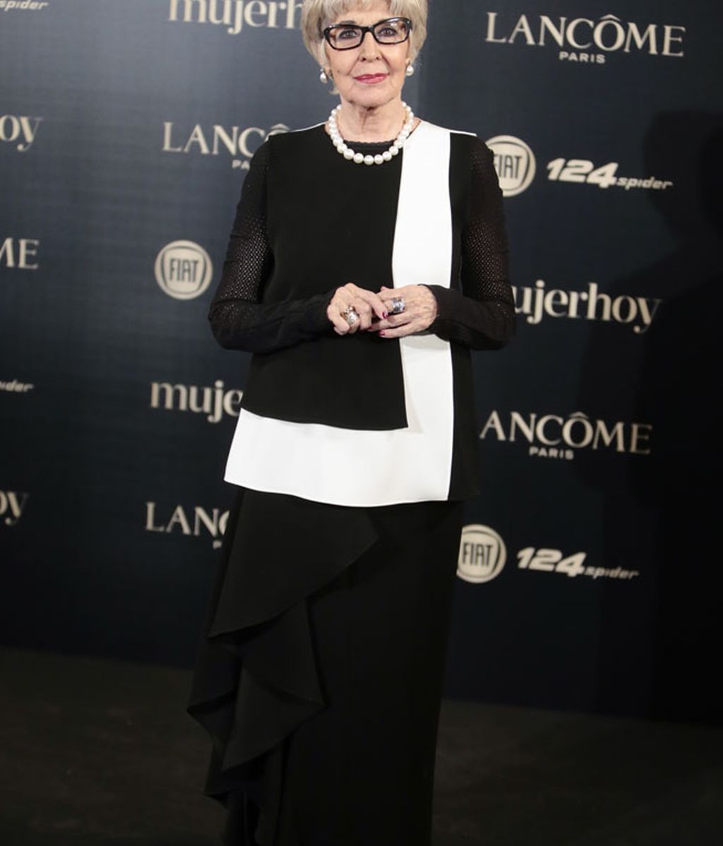 Concha Velasco, con 'look' blanco y negro de Carolina Herrera