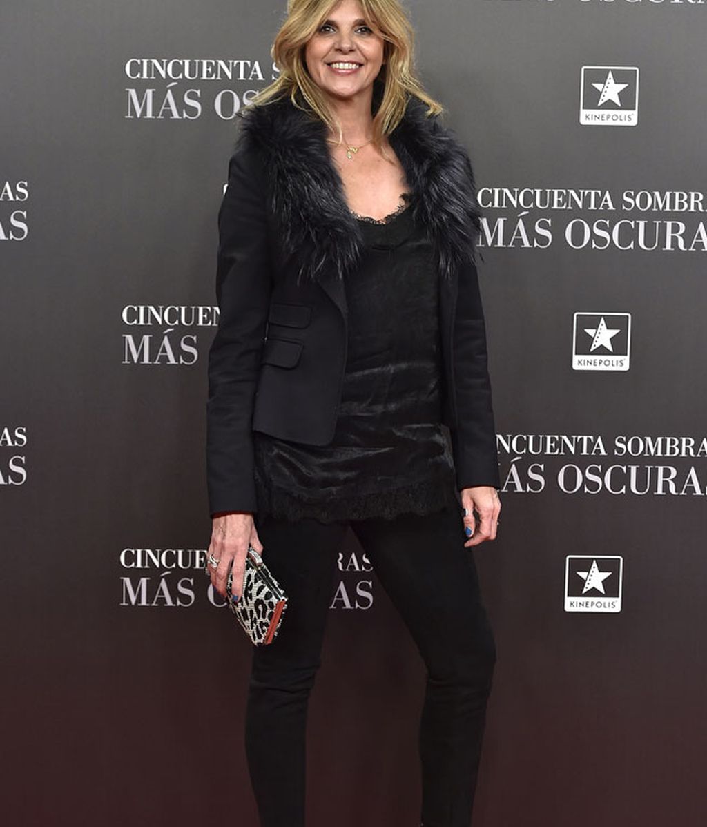 Arancha de Benito apostó todo al negro, camiseta lencera incluída