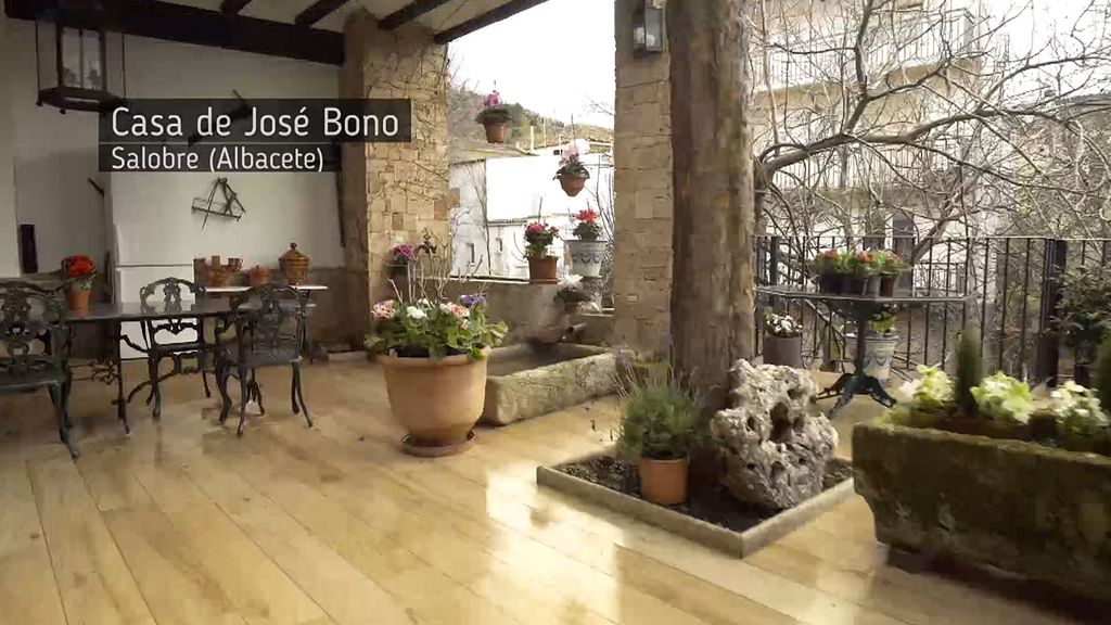 Vistas, historia y el sonido del agua: así es la casa de José Bono en Salobre