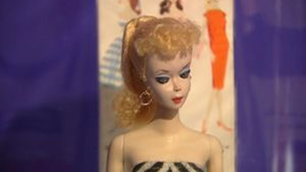 Una exposición repasa los 56 años de historia de la muñeca Barbie