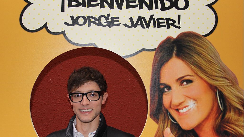 Posan con sus mejores sonrisas al grito de ¡Bienvenido!