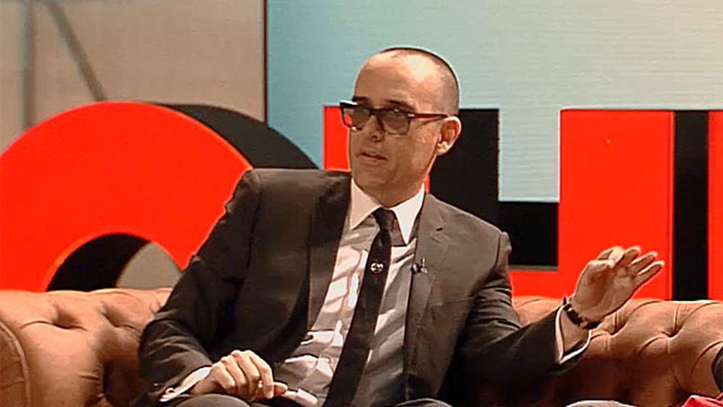 El presentador monta en cólera ante los ataques al sacerdote