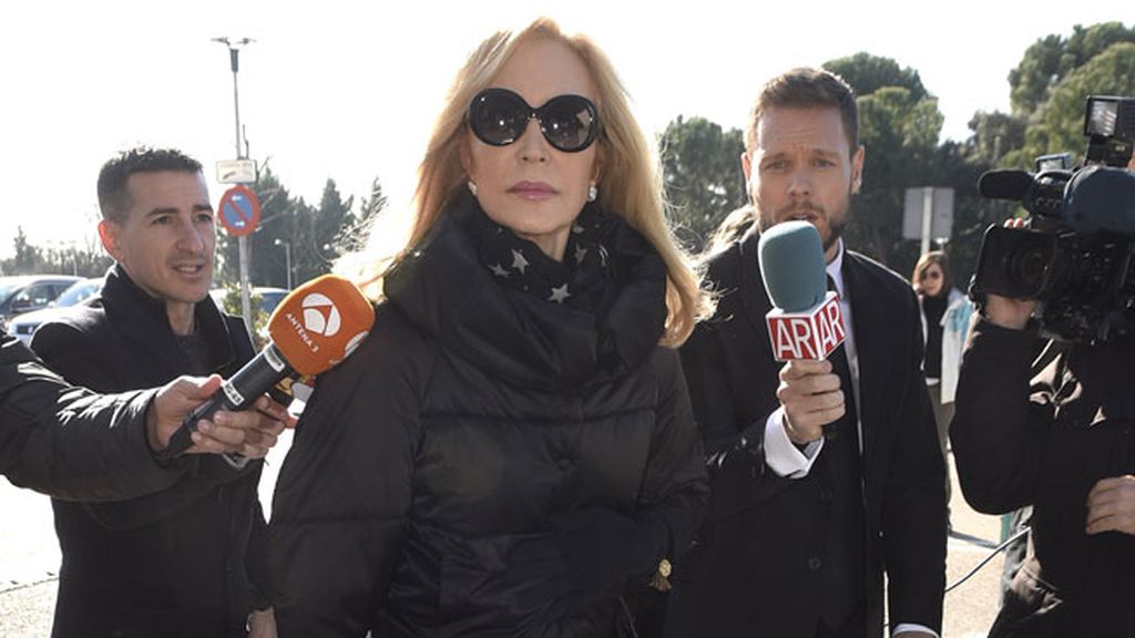 Charlie Centa, Miguel Bosé, familia y amigos dan el último adiós a Bimba