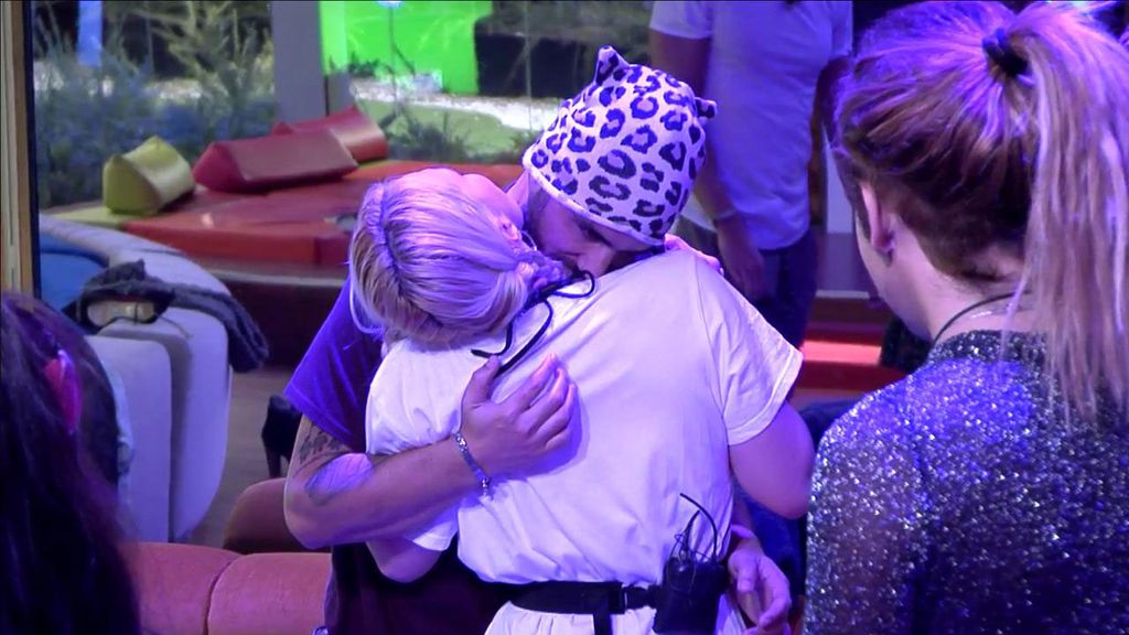 ¿Se están besando los concursantes de 'GH VIP'?