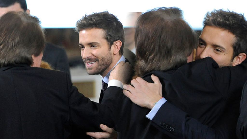 Cariñoso encuentro entre Raphael y Pablo Alborán