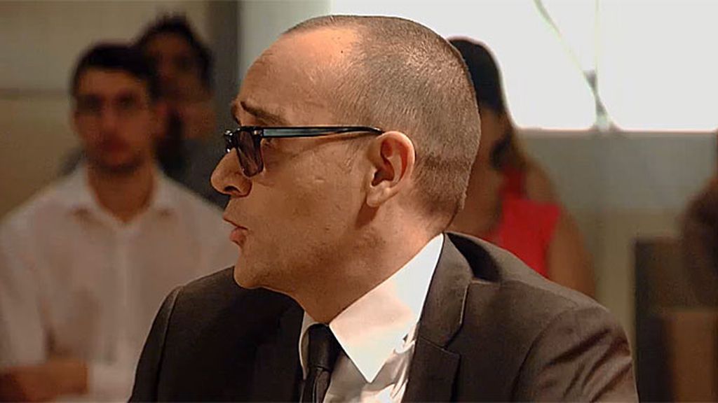 El presentador monta en cólera ante los ataques al sacerdote