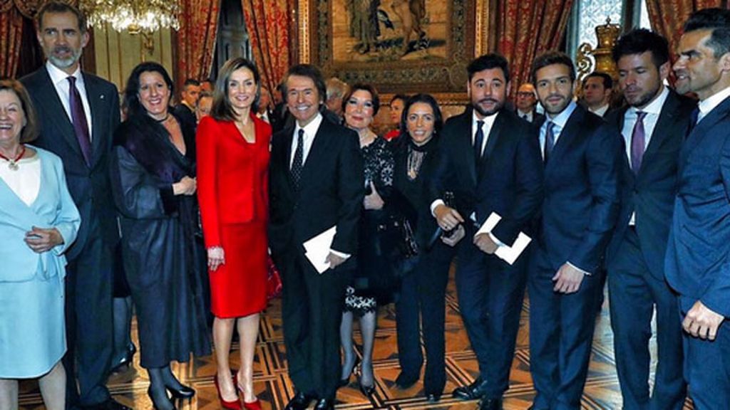 De nuevo, muy bien rodeados