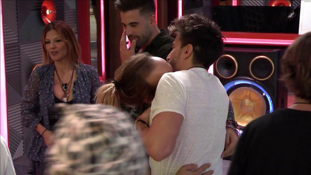¿Se están besando los concursantes de 'GH VIP'?