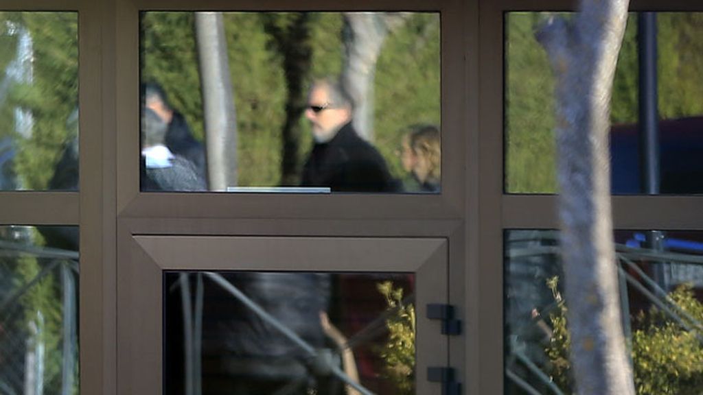 Charlie Centa, Miguel Bosé, familia y amigos dan el último adiós a Bimba