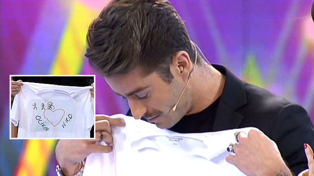 Pelayo Díaz se emociona con el regalo de sus sobris Olivia y Nico