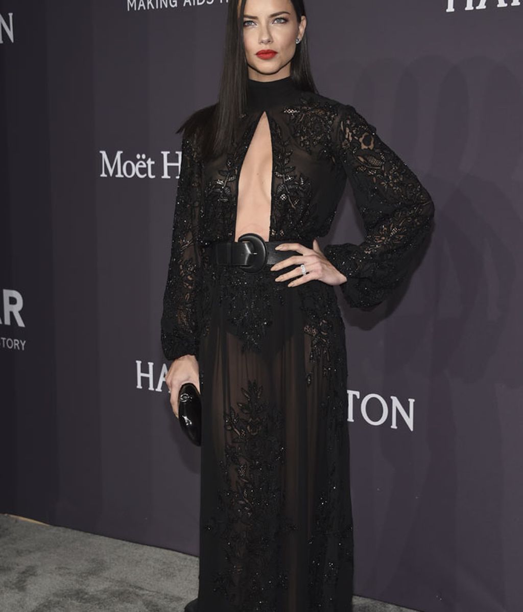 El negro con transparencias de Adriana Lima, un diseño de Zuhair Murad