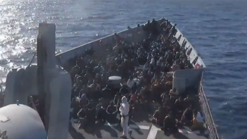 Los militares españoles rescatan a casi 500 personas a la deriva en el Mediterráneo