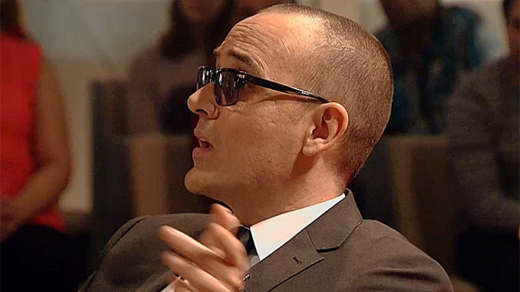 El presentador monta en cólera ante los ataques al sacerdote