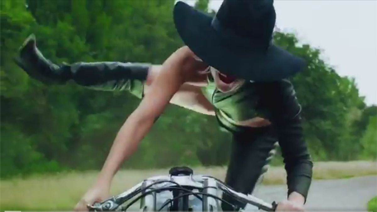 Lady Gaga presenta su videoclip de 'John Wayne', el nuevo single de 'Joanne'