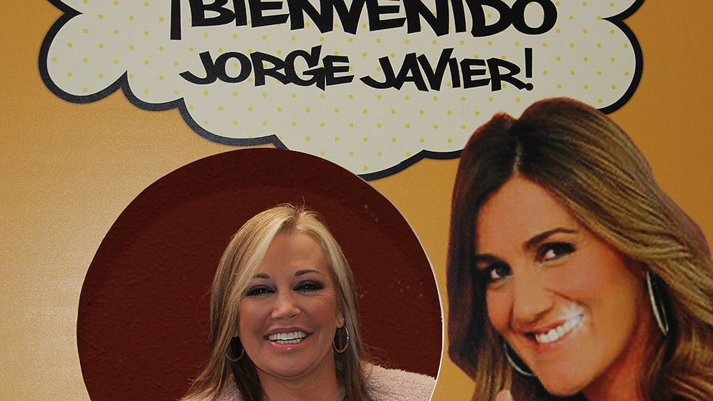 Posan con sus mejores sonrisas al grito de ¡Bienvenido!