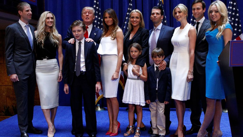 En el discurso de victoria, Trump subió al escenario acompañado de toda su familia