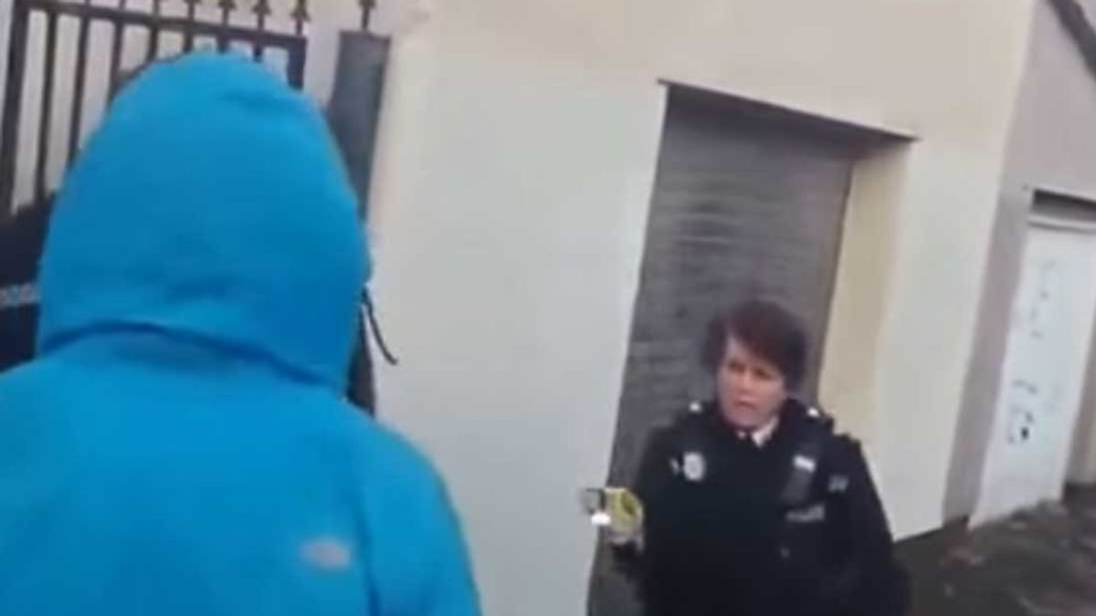 La Policía de Bristol usa un 'táser' contra su propio asesor racial