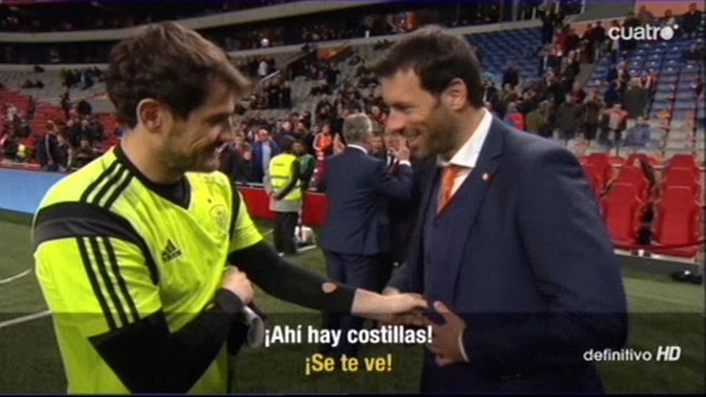 Casillas vacila a Van Nistelrooy  sobre su ‘tripita’: "¿Tienes 40 ya? Ahí hay costillas…"