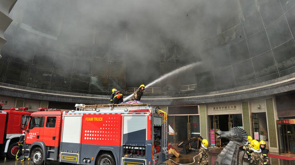 Un incendio en un hotel de China deja varios atrapados