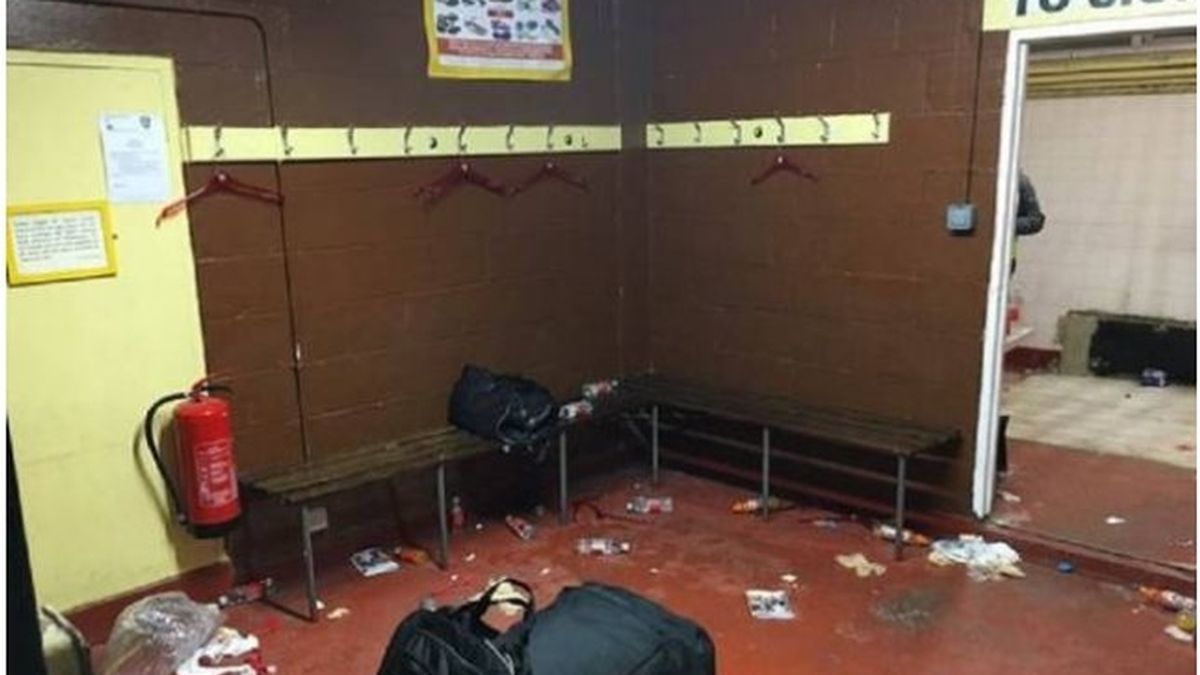 Así dejó el Arsenal el vestuario del Sutton Así dejó el Arsenal el vestuario del Sutton