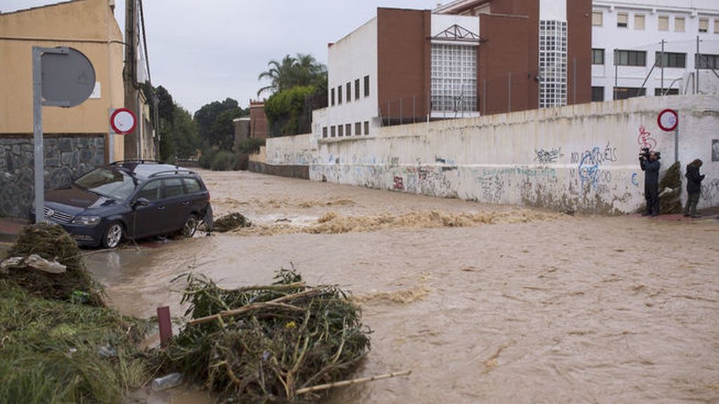 Una tormenta desborda Málaga