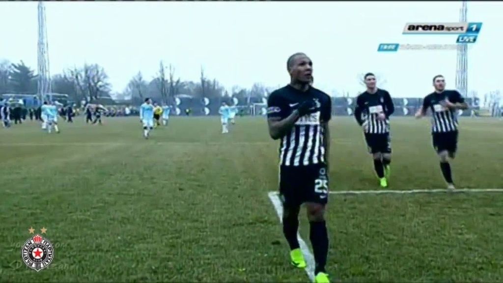 Así fue el enfrentamiento entre Everton Luiz y ulras del Rad por cánticos racistas en Serbia