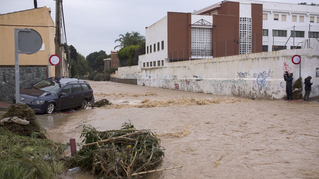 Una tormenta desborda Málaga