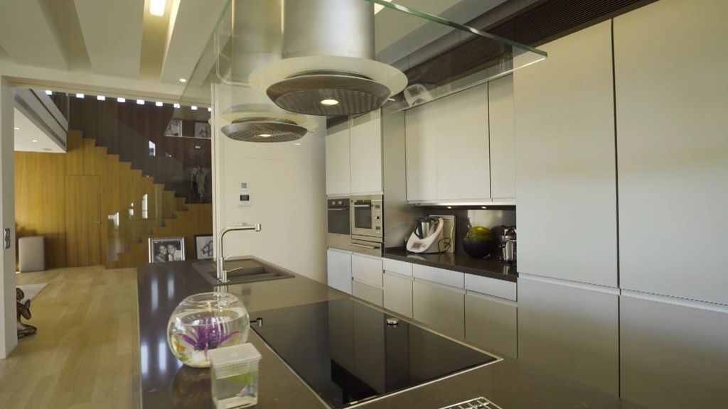 Un diseño muy moderno donde reina la humildad del futbolista