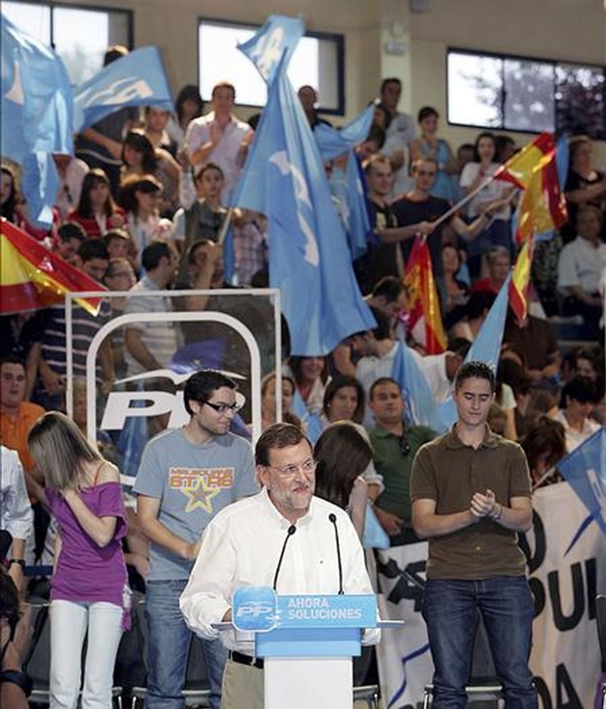 El líder del PP, Mariano de Rajoy, durante su intervención en el acto electoral para las elecciones europeas celebrado hoy en Ciudad Real. EFE