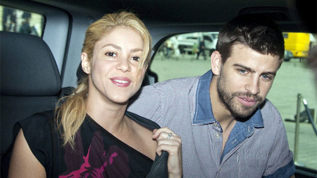 Piqué sigue a Shakira hasta París