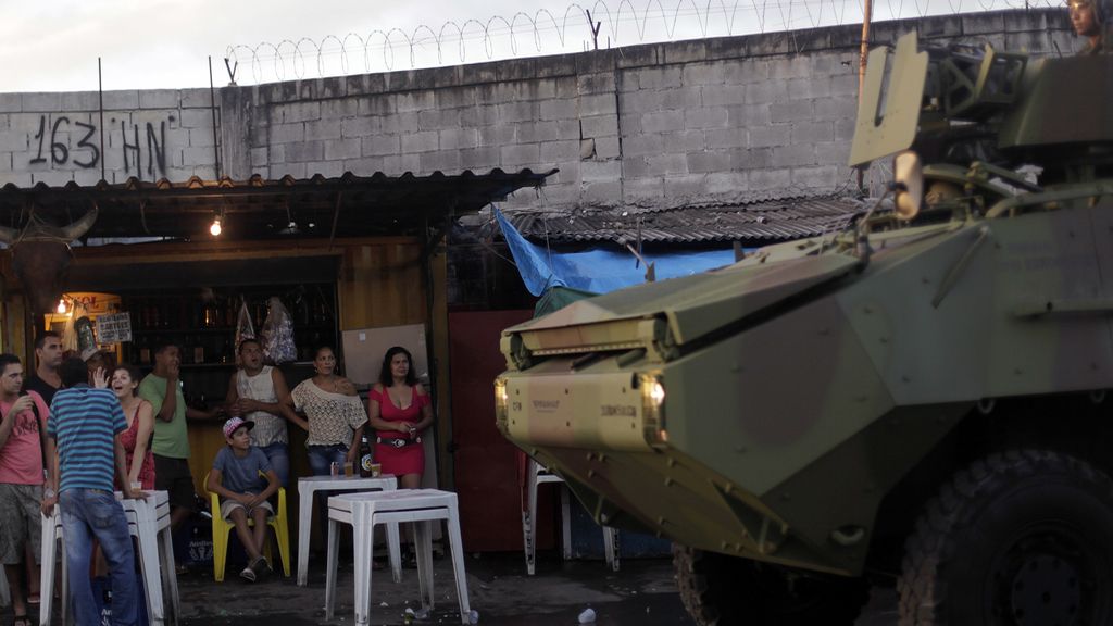 Brasil blinda militarmente uno de los suburbios más conflictivos de Río de Janeiro