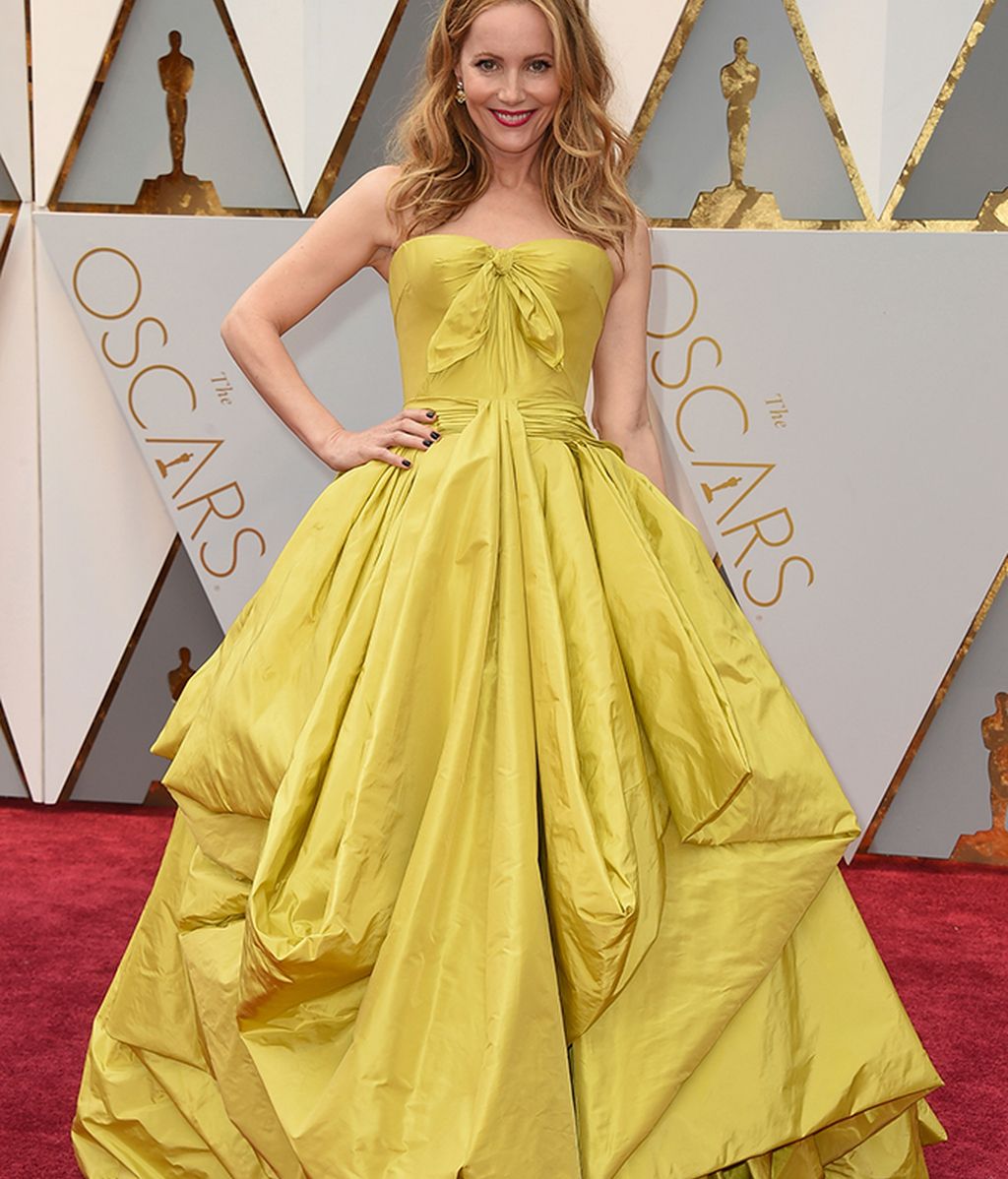 Leslie Mann con vestido de Zac Posen