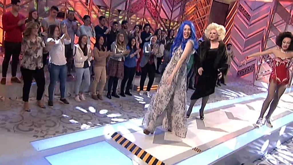 Natalia Ferviú se convierte en drag queen con la visita de 'Dorian y Dolly'
