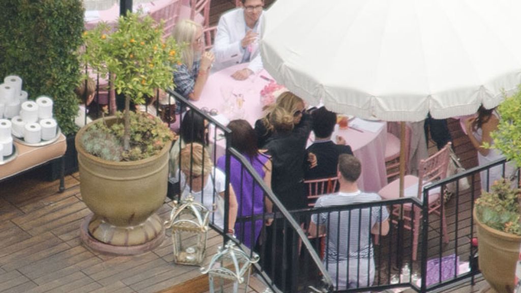 Victoria y sus amigas famosas celebran la baby shower de la bebé Beckham