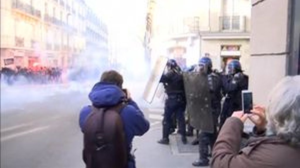 Fuertes disturbios en Nantes durante un acto de protesta contra Le Pen