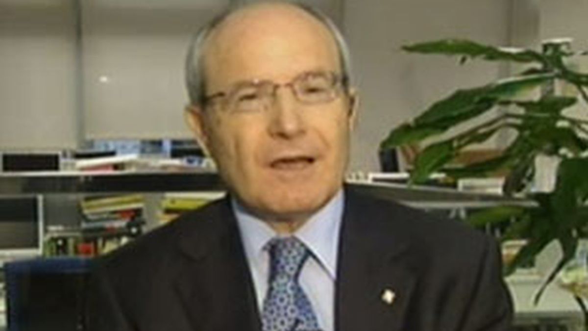 El candidato del PSC a la Generalitat, José Montilla, durante la entrevista en el Informativo Matinal.