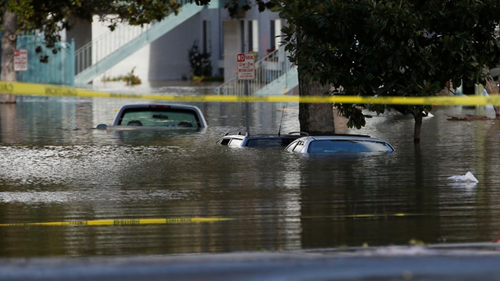 Lluvias torrenciales en California anegan San José y obligan al rescate de 200 personas