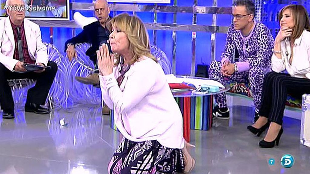 Mila Ximénez pide de rodillas al equipo que quiten el aire acondicionado