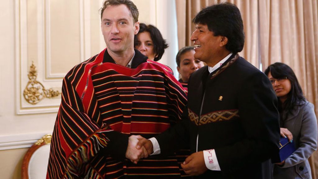 Evo Morales recibe a Jude Law en el palacio de Gobierno de Bolivia