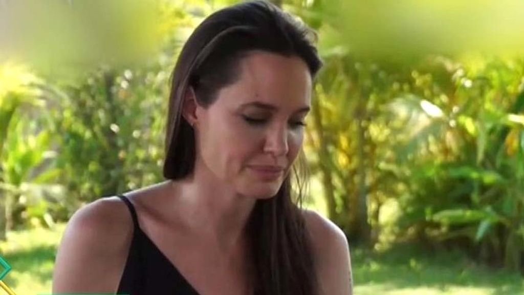 Angelina Jolie habla por primera vez de su ruptura con Brad Pitt entre lágrimas
