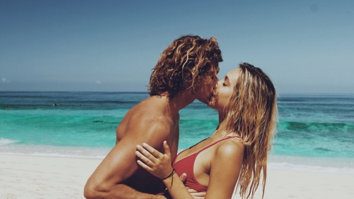 Jay Alvarrez y  Alexis Ren