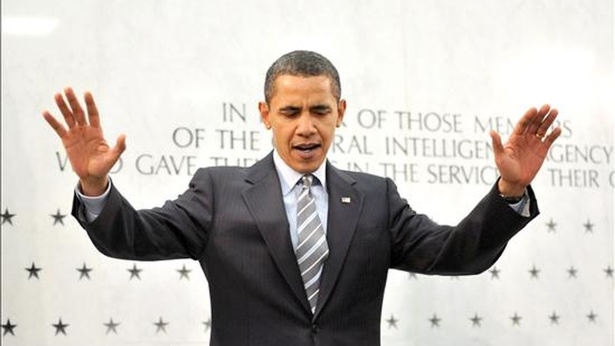 El presidente de EE.UU., Barack Obama (i), se dirige a los empleados de la Agencia Central de Inteligencia (CIA), en el cuartel general deL organismo, en McLean, Virginia. EFE