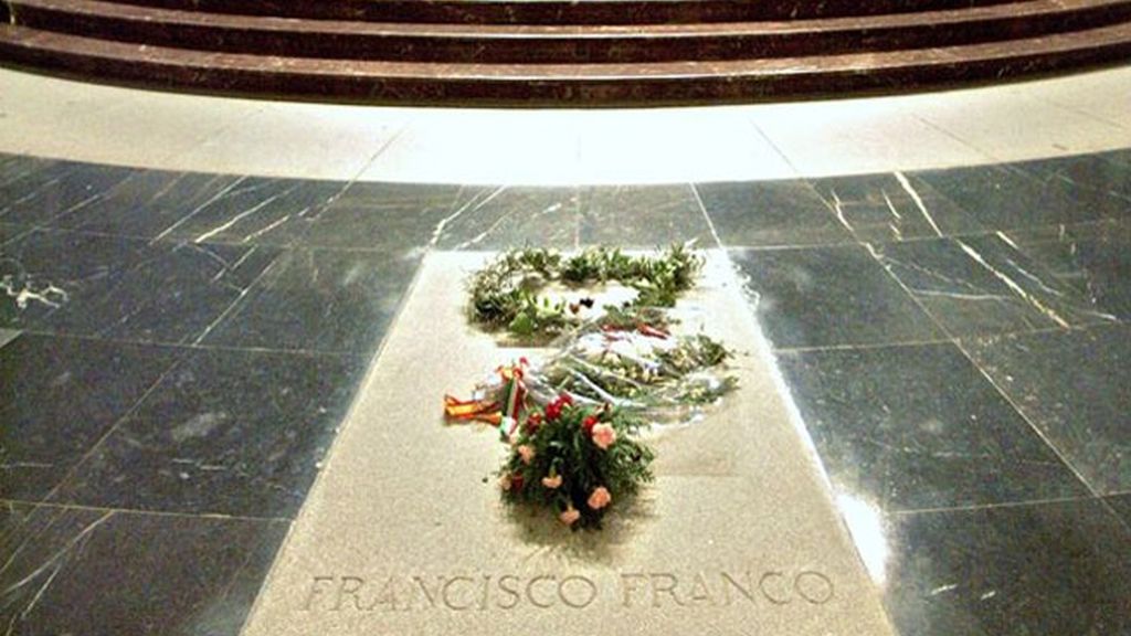 ¿Qué pasará con los restos de Franco y Primo de Rivera?
